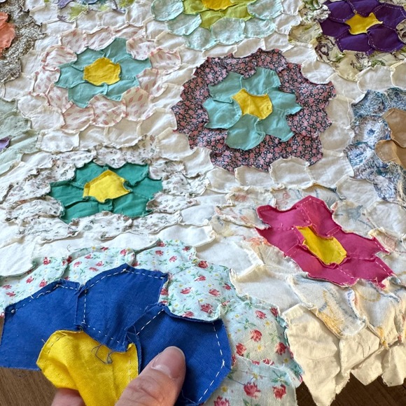 Vintage Grandmother's Flower Garden Quilt Top: Hand Sewn Project Piece 74" x 67" - Picture 8 of 11